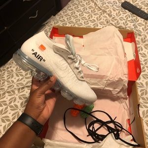 Nike vapormax off white.